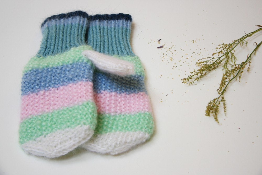 Pastel winter mittens, women mittens, knitted gloves, gloves