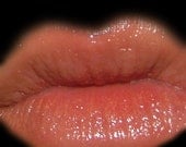 Modest lip gloss