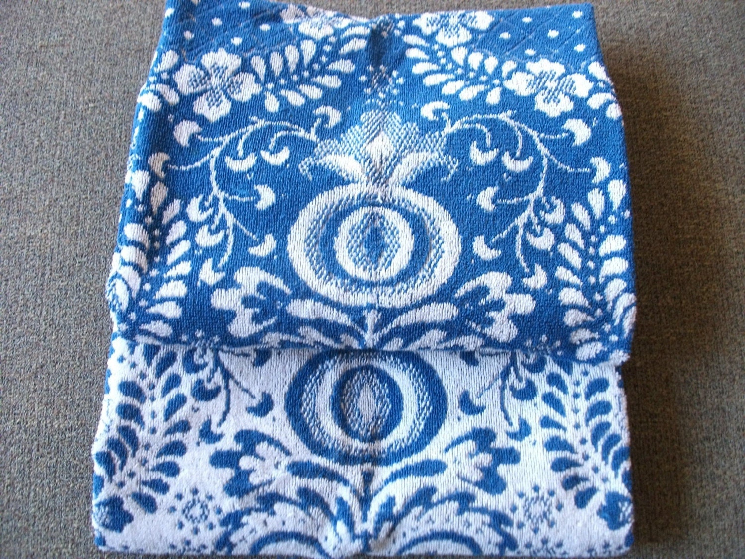 Blue and White Grecian Flower Pattern Vintage Bath Towel Set