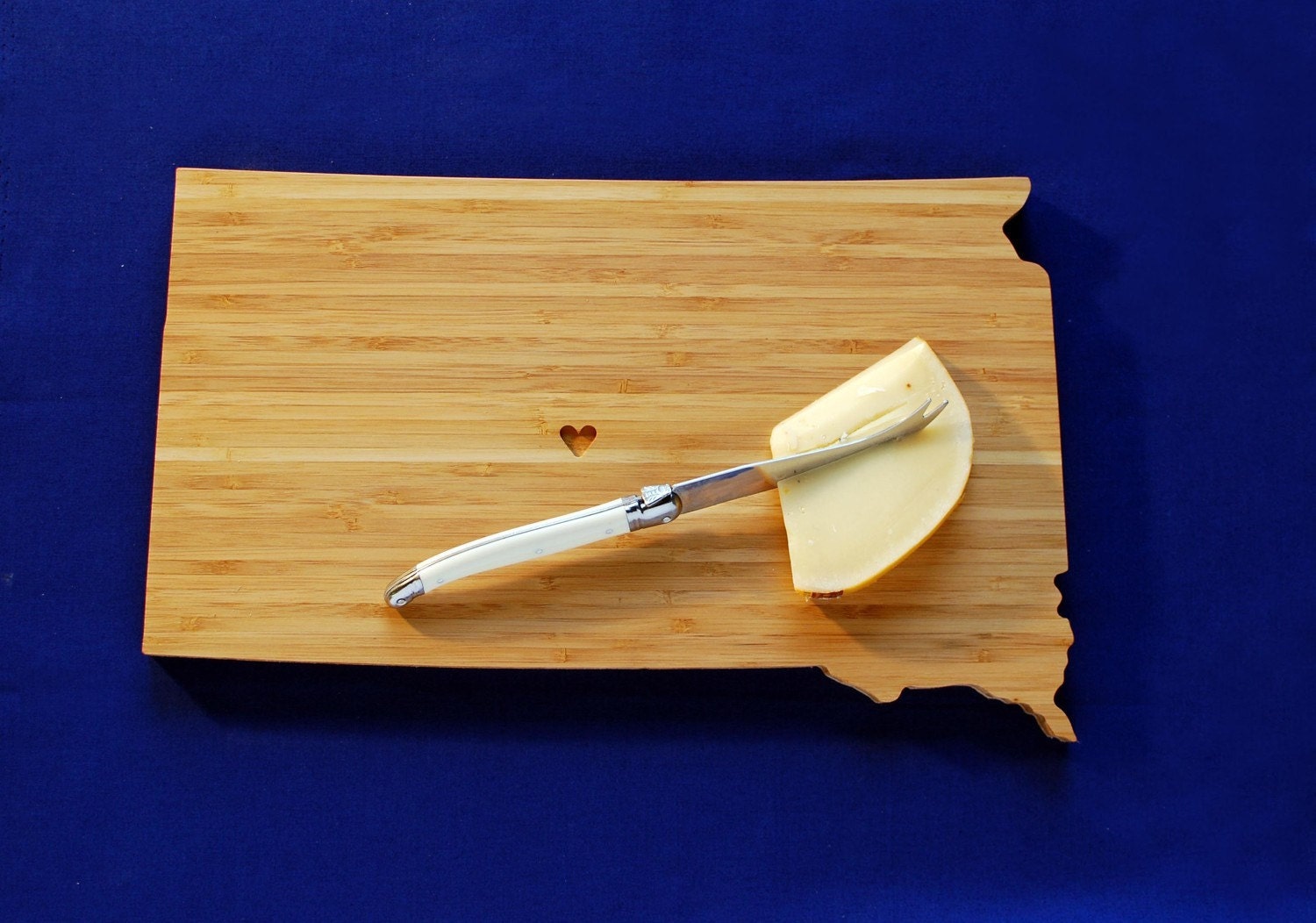 AHeirloom's South Dakota State Cutting Board