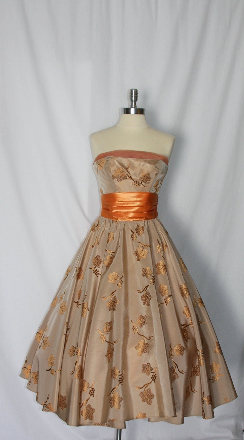 Vintage 1950's Dress -  Incredible Strapless Embroidered Grapes and Vines Full Skirt Wedding Party Frock