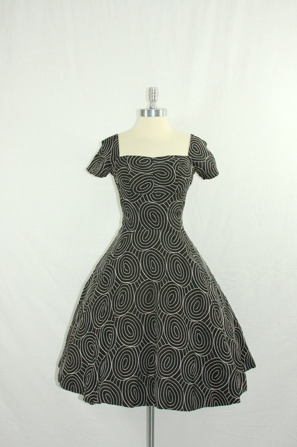 1950s Party Dress - Vintage Black Taffeta with White Circular Embroidery Full Skirt Frock