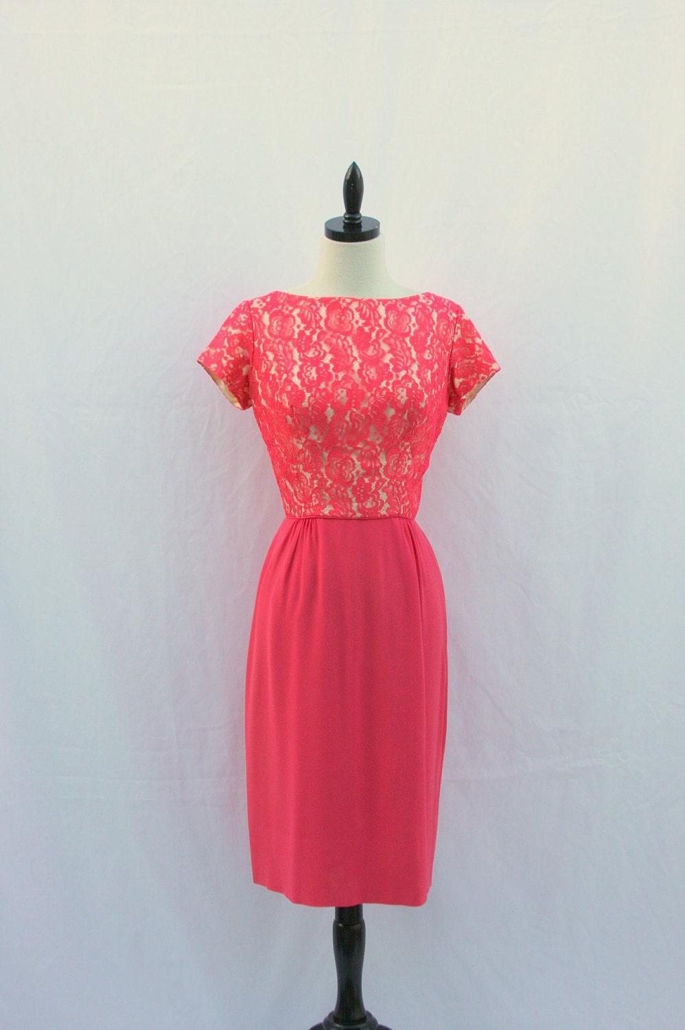 Reserved for Katie..... FLIRTY 1950's VINTAGE Honeysuckle Lace and Rayon WIGGLE Frock