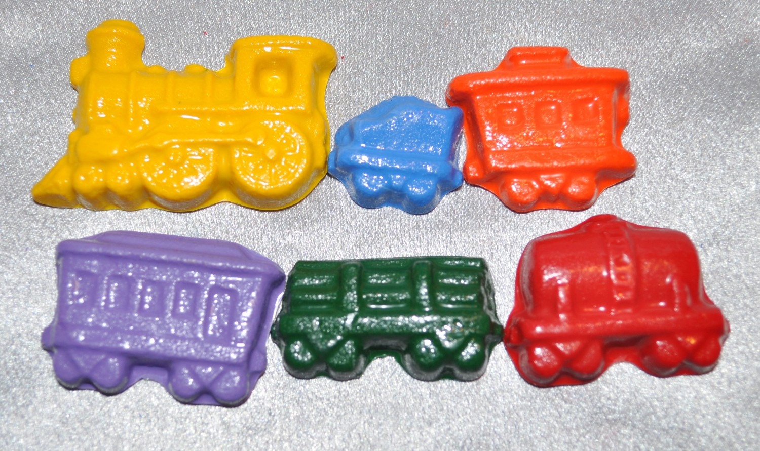 Recycled Crayons Train Shaped Party Set For 20 Kids Total of 120 Crayons and 20 Stickers.
