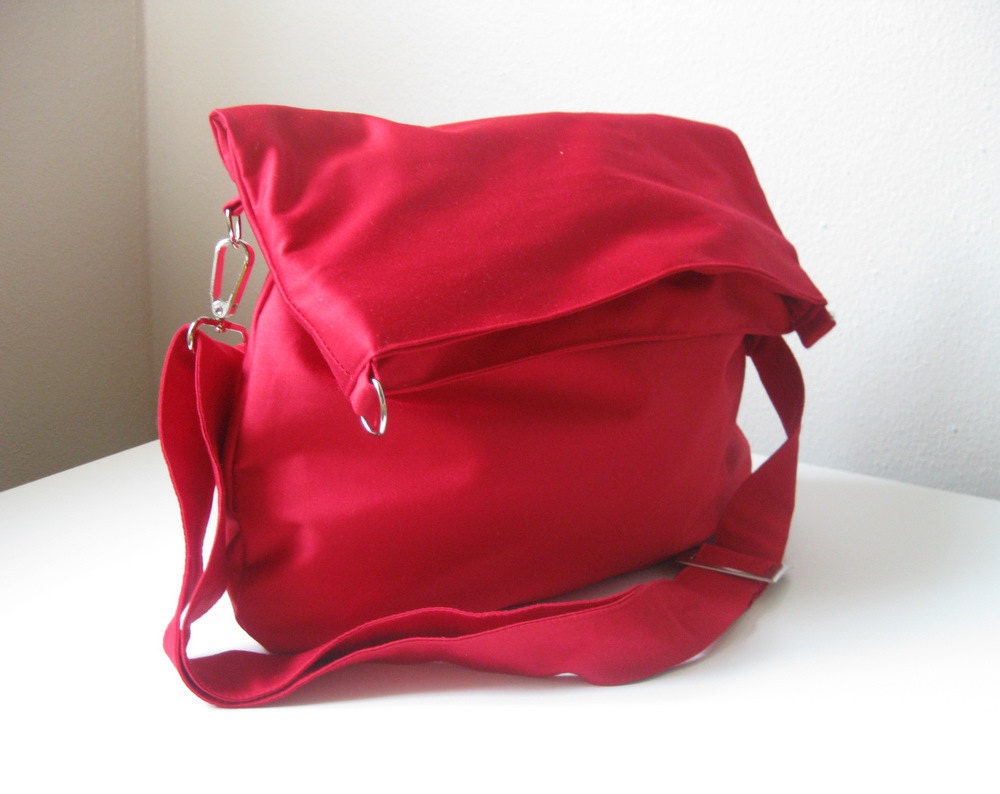 Use Two Sizes Of-Zipper Closure-Red-Messenger Bag