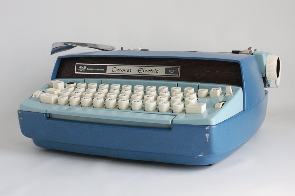 Vintage Smith Corona Coronet 10 Electric Typewriter: Vintage Seventies, Case and Key Included, Works