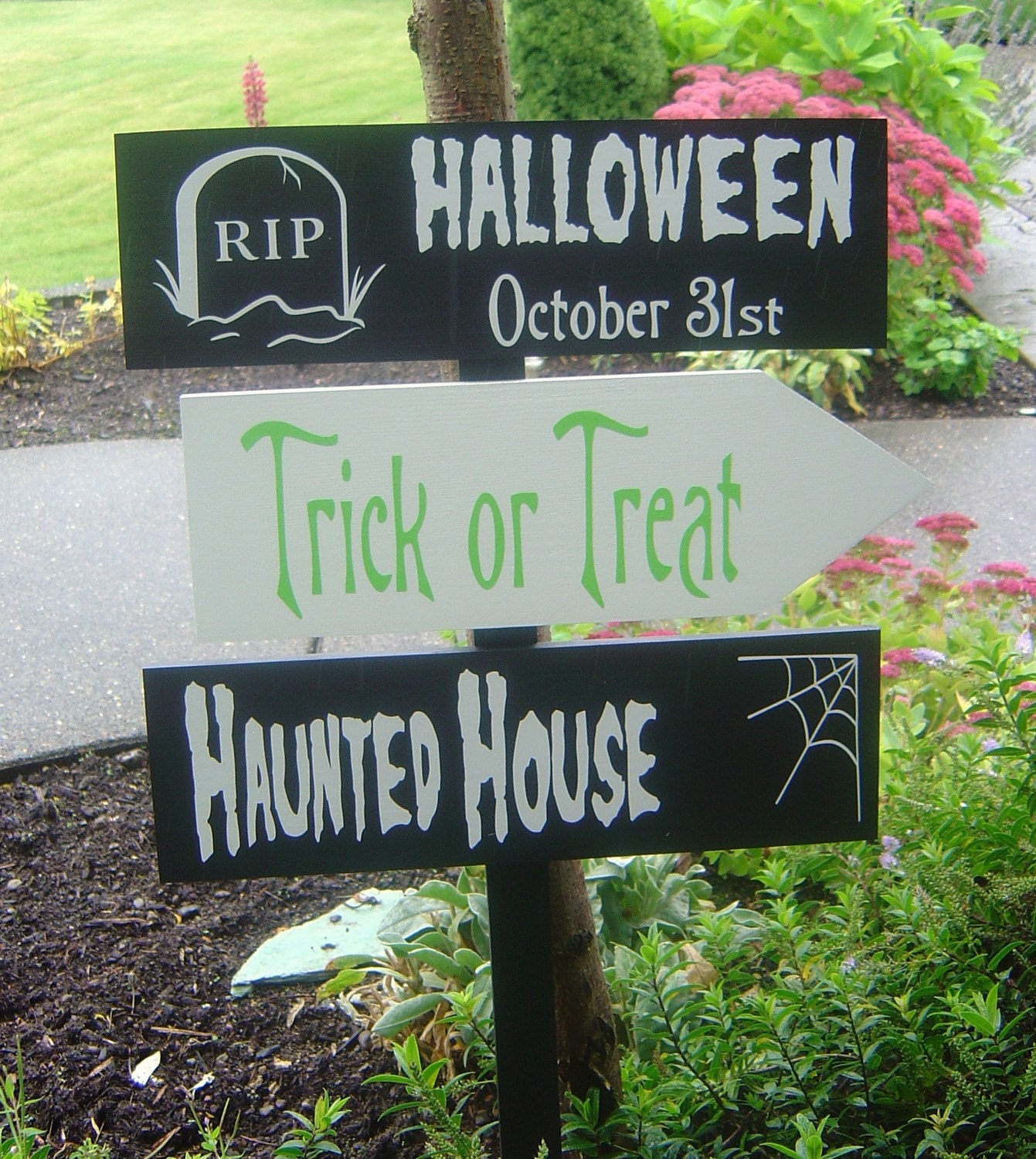 Directional Arrow Sign for Trick or Treat, Halloween Parties or Décor.  Personalized Signs for Traditional or Goth Brides.