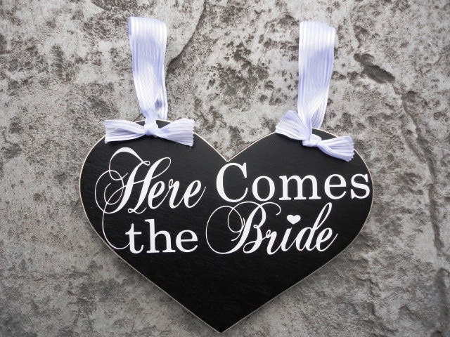 Here Comes the Bride with and they lived Happily ever after. 11 1/2 X 14 1/2 inch, 2-Sided, Vintage Heart, Wooden Wedding Signs, Photo Prop.