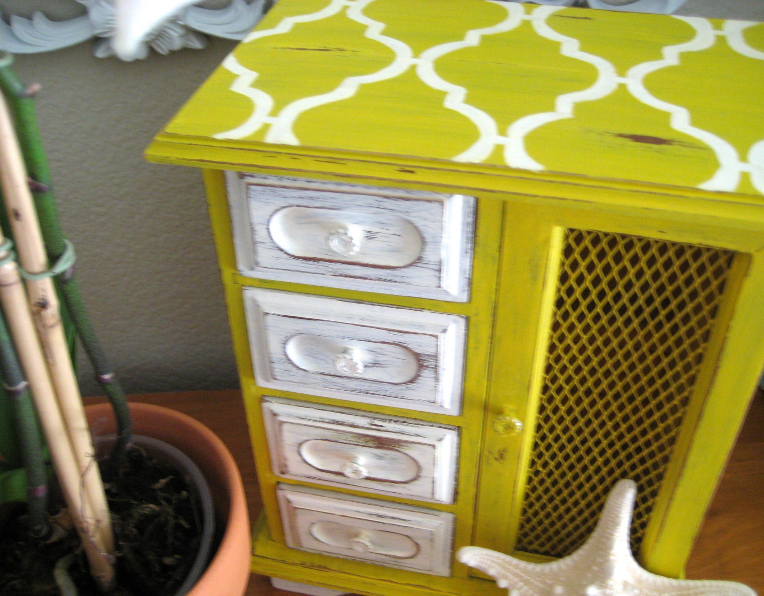 Vintage Jewelry Box Handpainted and Stenciled - Farmhouse YeLLow - MUSIC BOX