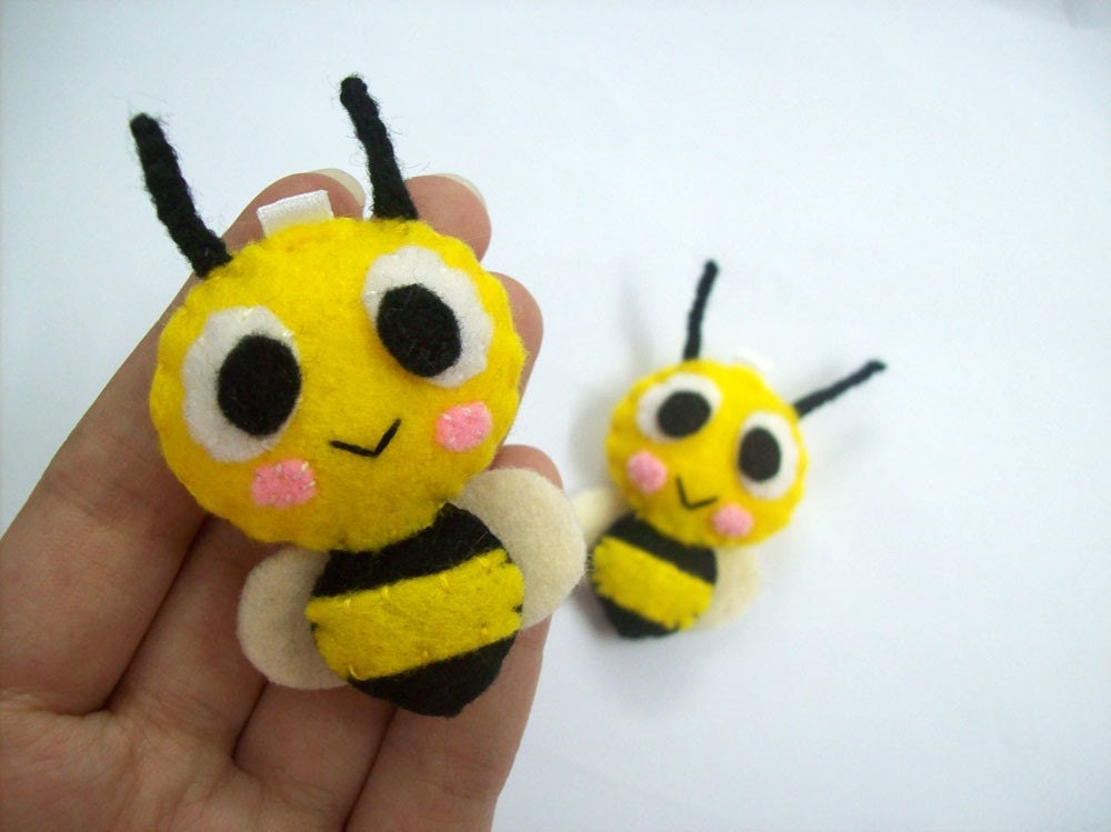 Cute Insect Bee Keychain/Phone Charm/Magnet - Buzzie, Bebee