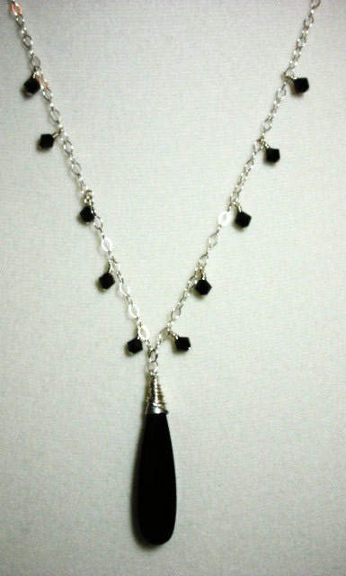 SIMPLE Black Necklace and Earring Set