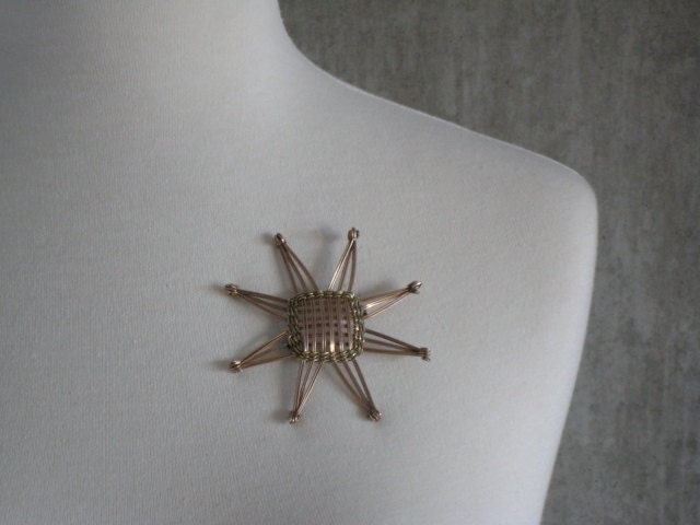 VINTAGE brooch with square woven center star shape goldtone and rose goldtone excellent condition
