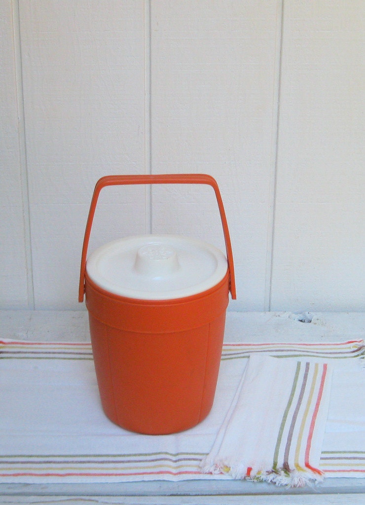 Orange Rubbermaid Ice Bucket
