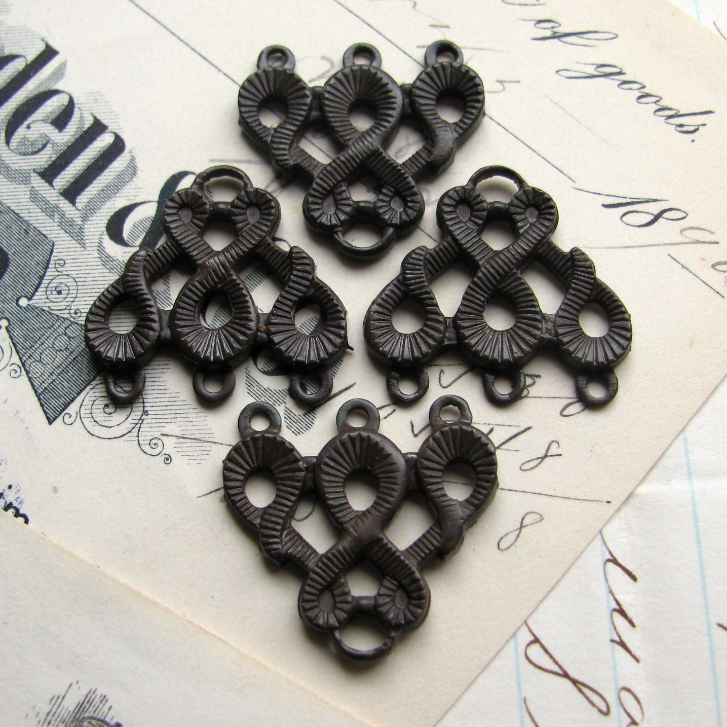 Triple strand link - black antiqued brass - Etched Endless Knot (4 reducers)