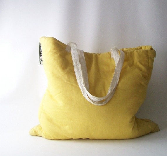 vintage coleman tote bag stadium seat yellow cushion bleacher pad outdoor events, concerts, activities, camping, summer fall retro fashion