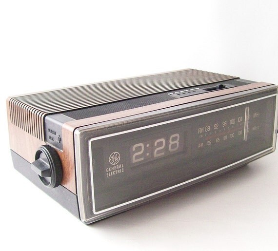 vintage flip clock alarm clock radio ge am fm by RecycleBuyVintage