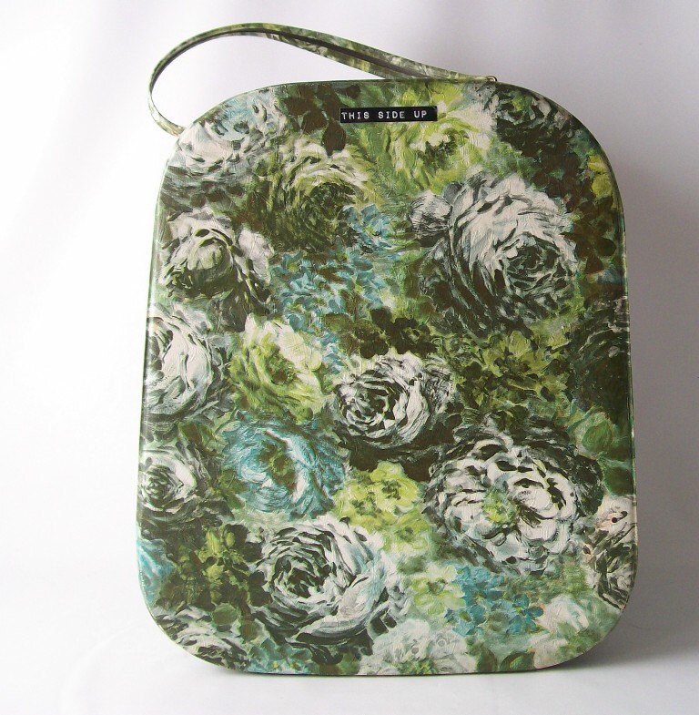 vintage carrying case baggage photography prop mod modern chic glam haute couture fashion storage carry on makeup cosmetics square
