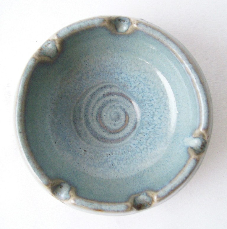 vintage pic tic usa robins egg blue round circular spiral small pottery ashtray container dish mad men chic smoking memorabilia