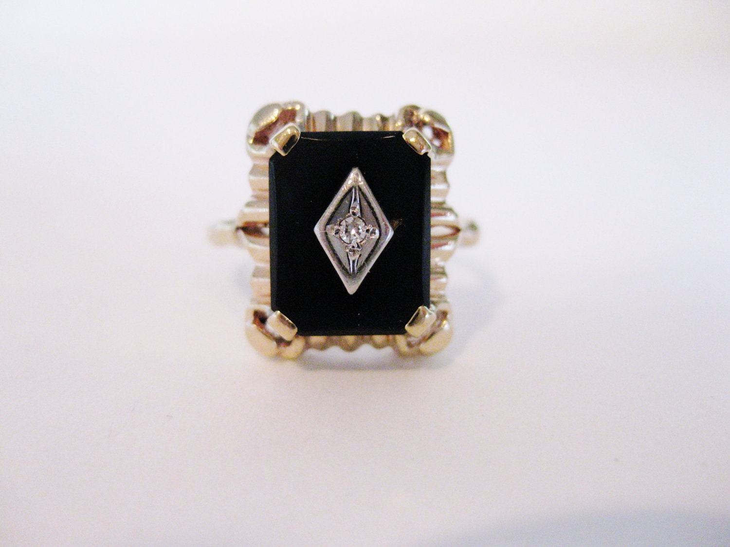 Gorgeous Art Deco 10K Gold Onyx & Diamond Ring
