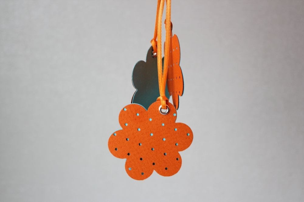 Mod flower gift tags in orange and turquoise - Set of 3