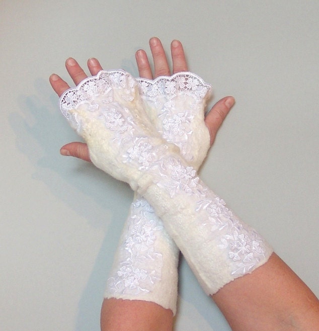 Felted fingerless gloves Mittens - white with lace wedding