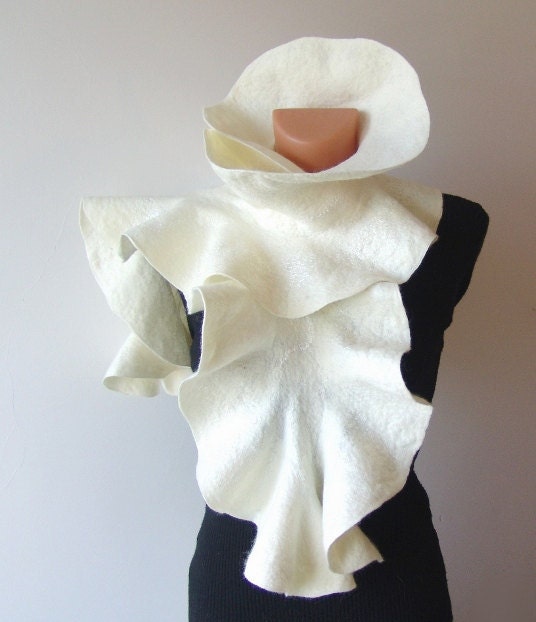 Felted scarf ruffle collar - White