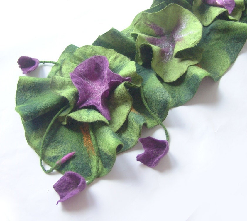 Felted  ruffle scarf  collar - Green Purple flower