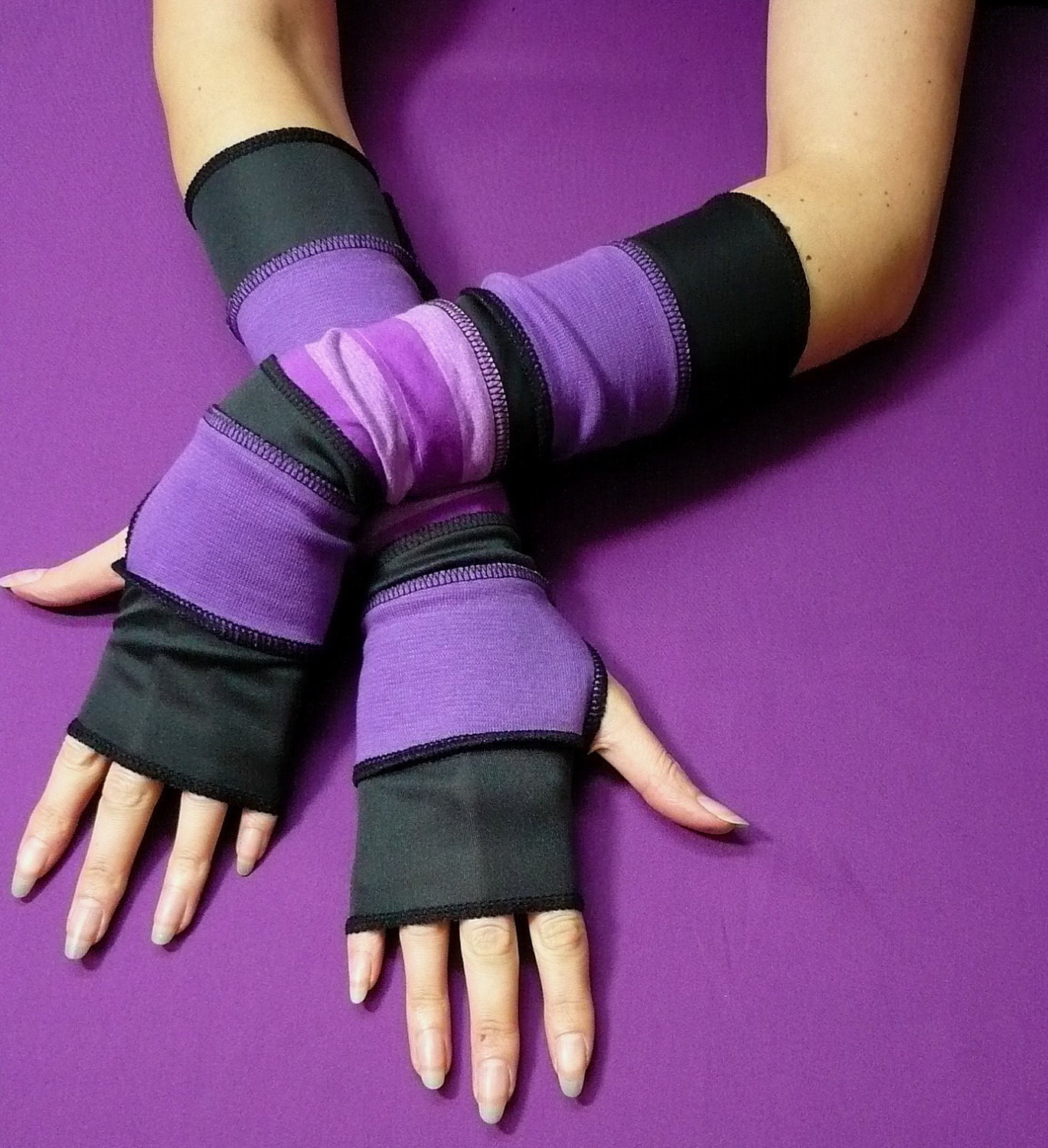 Fingerless Gloves in Black and Purple, Segmented Armwarmers, Boho, Hippie Style, Upcycled Look, Traveler Sleeves