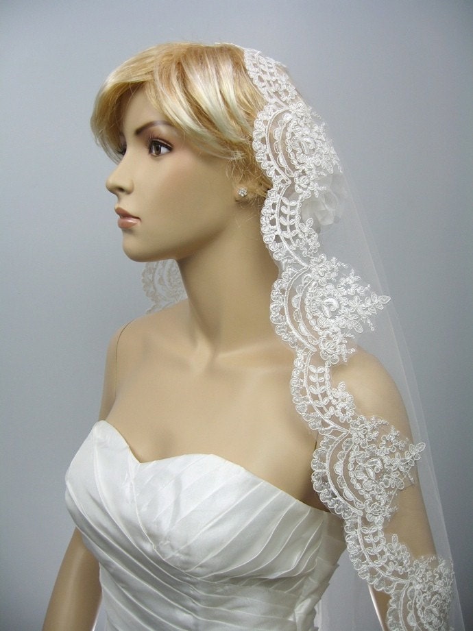 Mantilla bridal wedding veil ivory 50x50 fingertip alencon lace