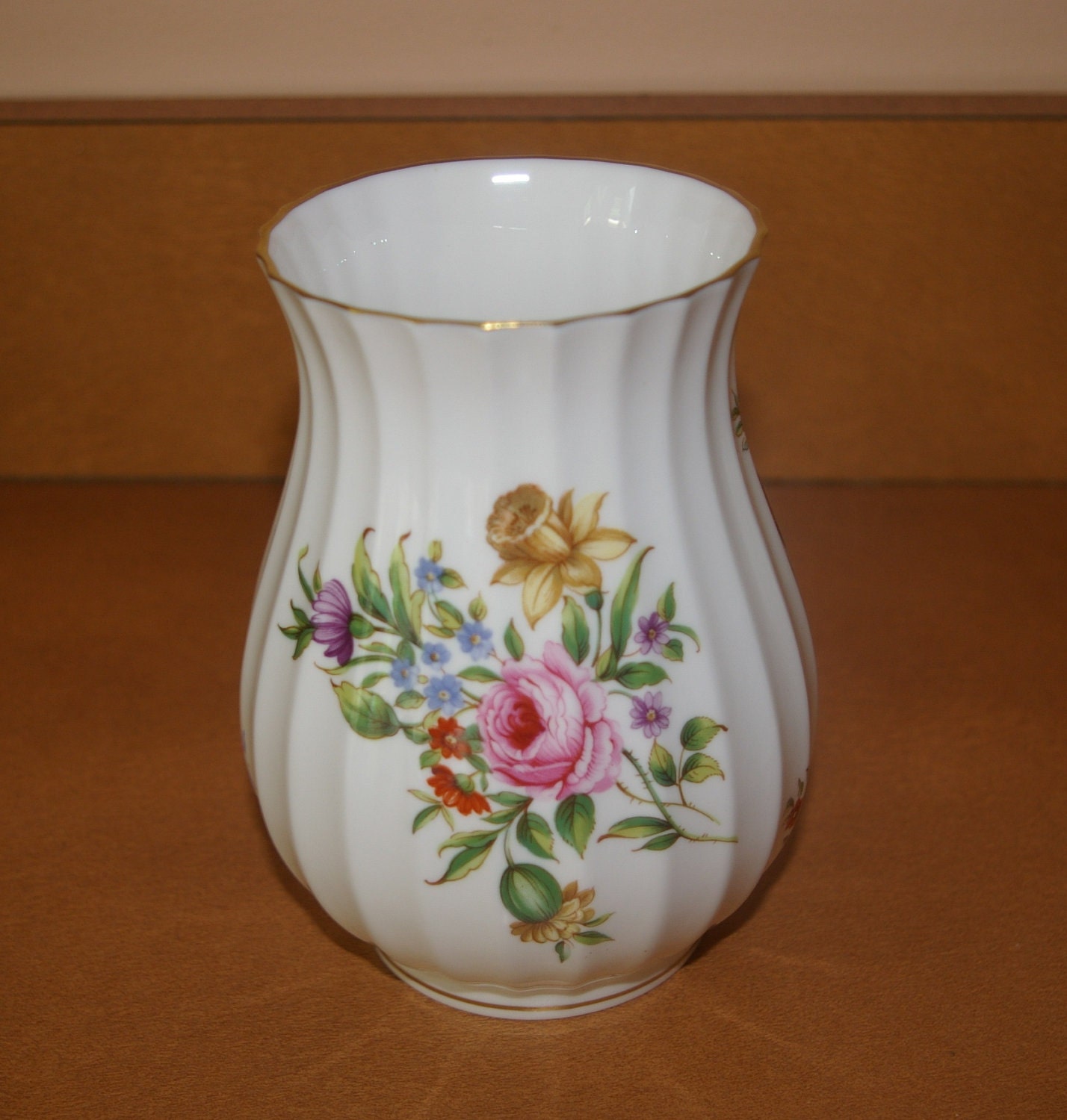 Flower Vase Witley Garden Pattern 1986 Discontinued Royal Worcester England