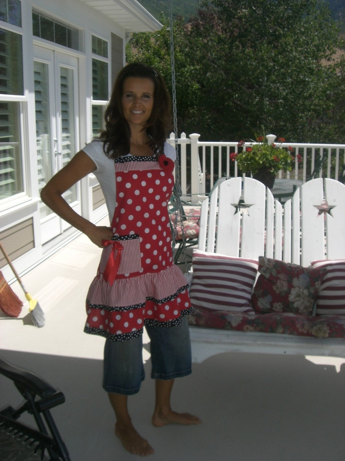 4RetroSisters ELLIE - Womens Kitchen Apron - Splashes of Red