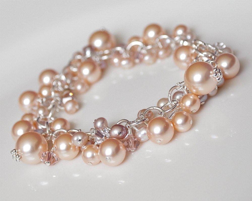 Peach Pearl Bracelet. Bridesmaids Bracelet, Chunky Pearl Bracelet. Freshwater Pearl Crystal Jewelry for the Beach Wedding