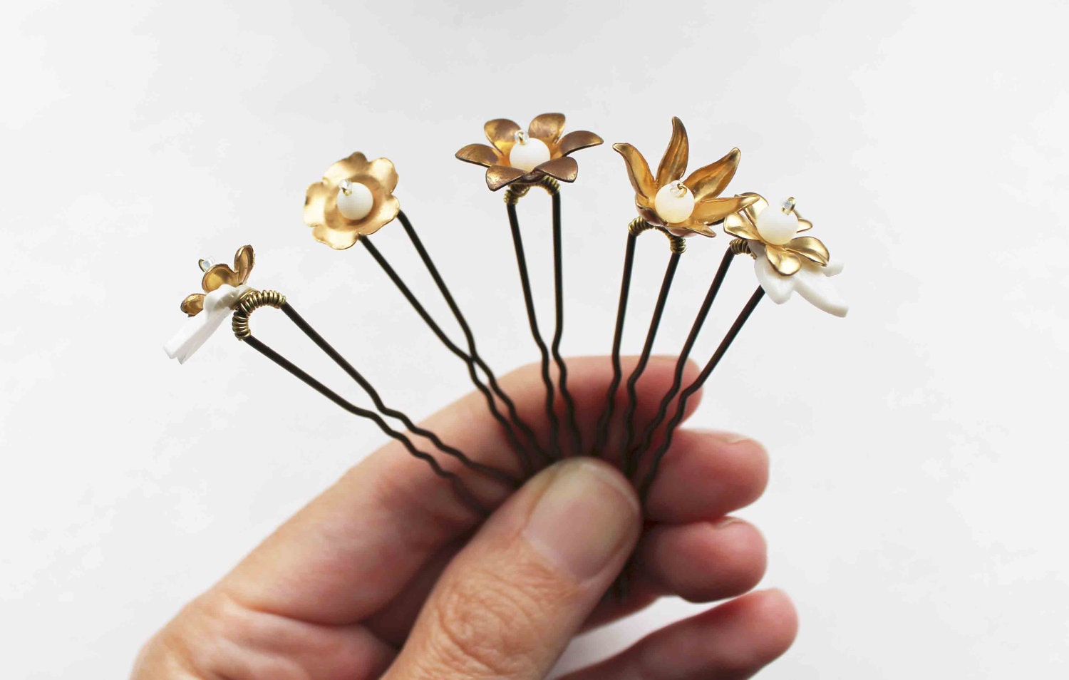 Golden flowers hair pins bridal hair accessory vintage inspired set of 5 clips