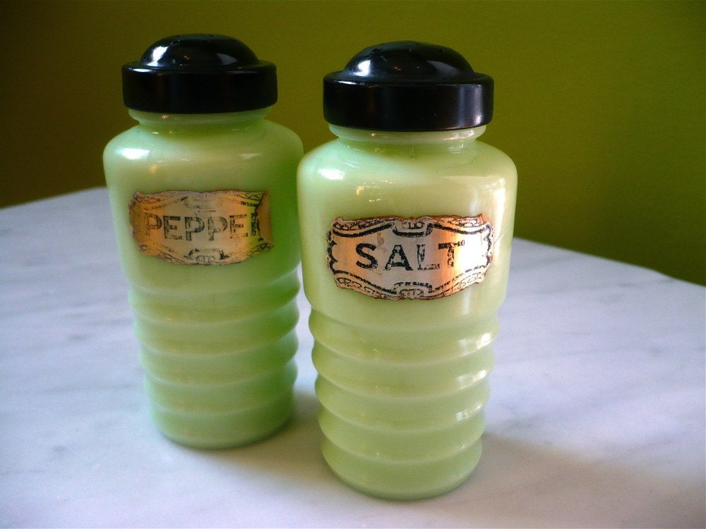 HOLIDAY SALE Jeanette Jadite / Jadeite Big Hit Salt and Pepper Black Top Set with Labels 1930's
