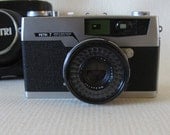 Vintage Petri 7 Camera with Leather Case - Early 1960s