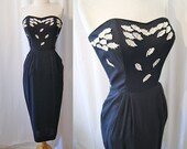 Stunning 1950's black linen sexy curvy strapless cocktail dress with matching shawl with appliques vlv bombshell - size Medium