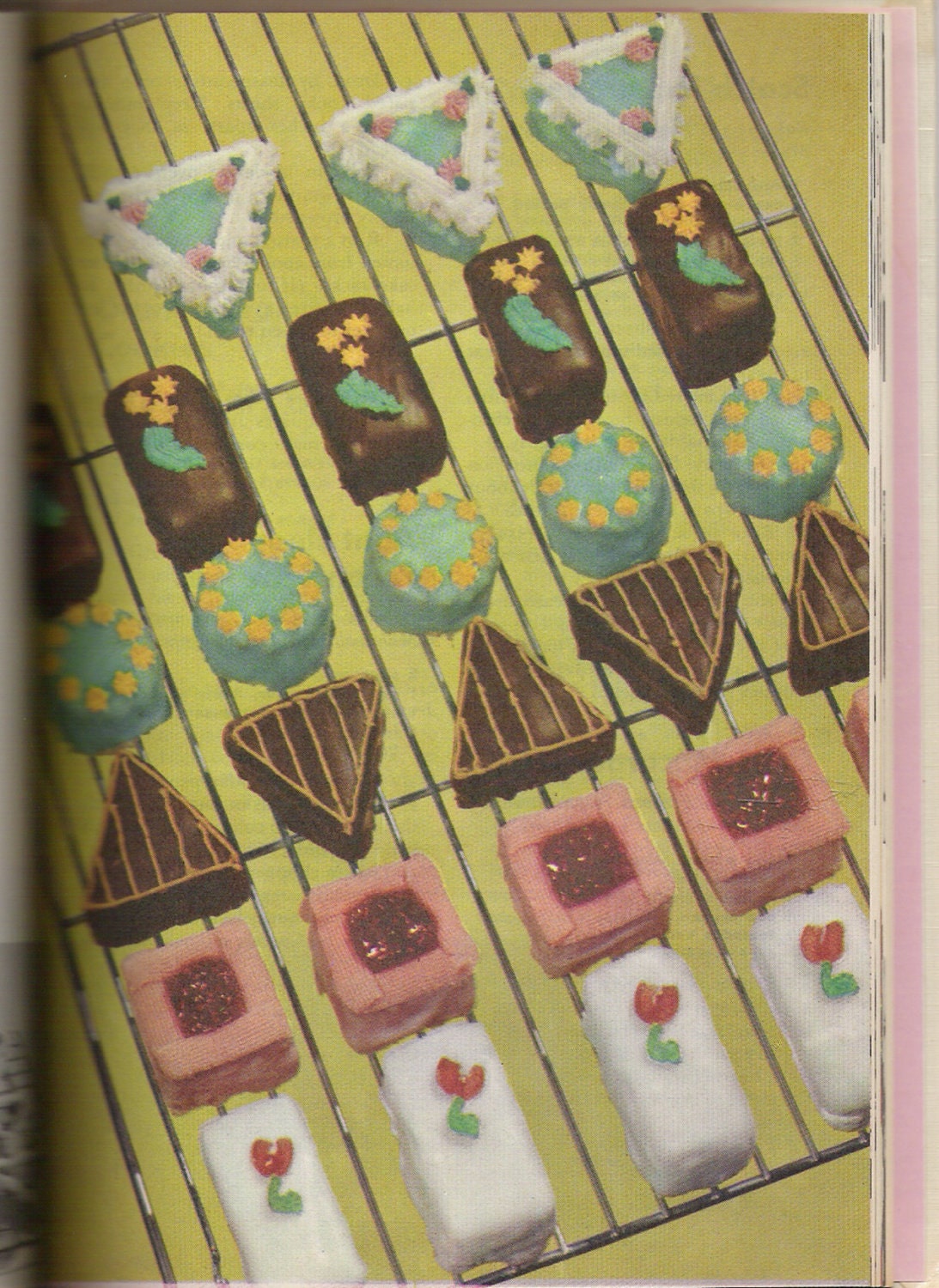 Vintage 1955 CAKE and COOKY Recipe Cookbook Family Circle Magazine Hard Cover Excellent Condition