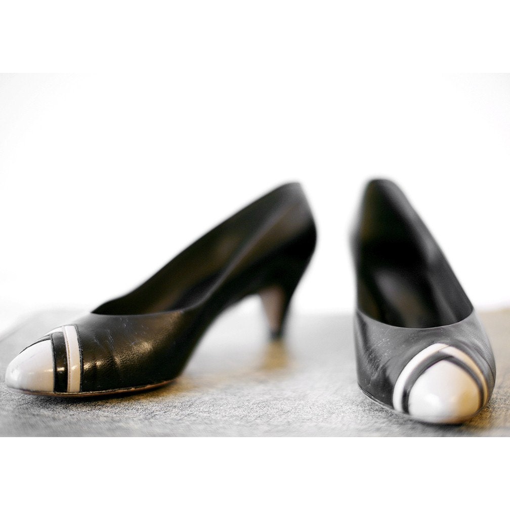 Vintage 1980s GUINNESS Black and Tan Heels 7