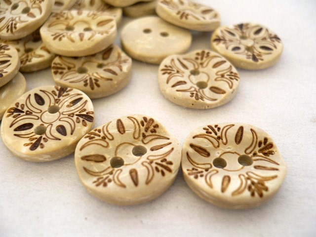 CB10017 - 15mm Middle Curve Flower Design Coconut Button, 15mm Middle Curve Flower Design Coconut Buttons (6 in 1 set)