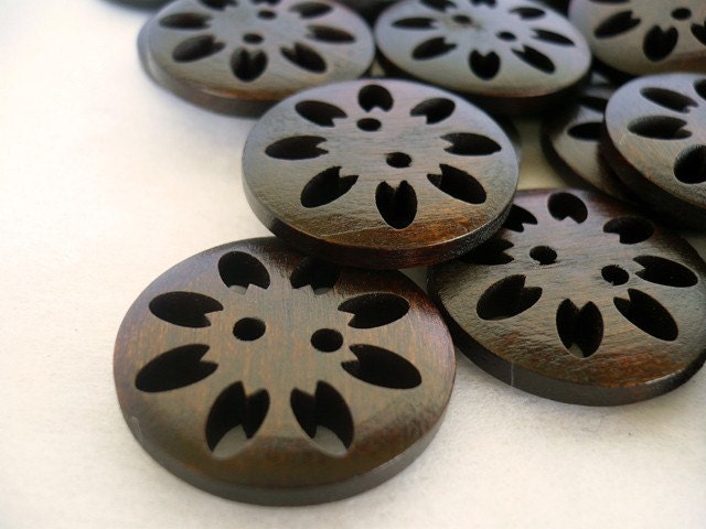 WB10064 - 25mm Beautiful Pierced Design Wood Buttons, 25mm Beautiful Pierced Design Wooden Buttons (4 in 1 set)