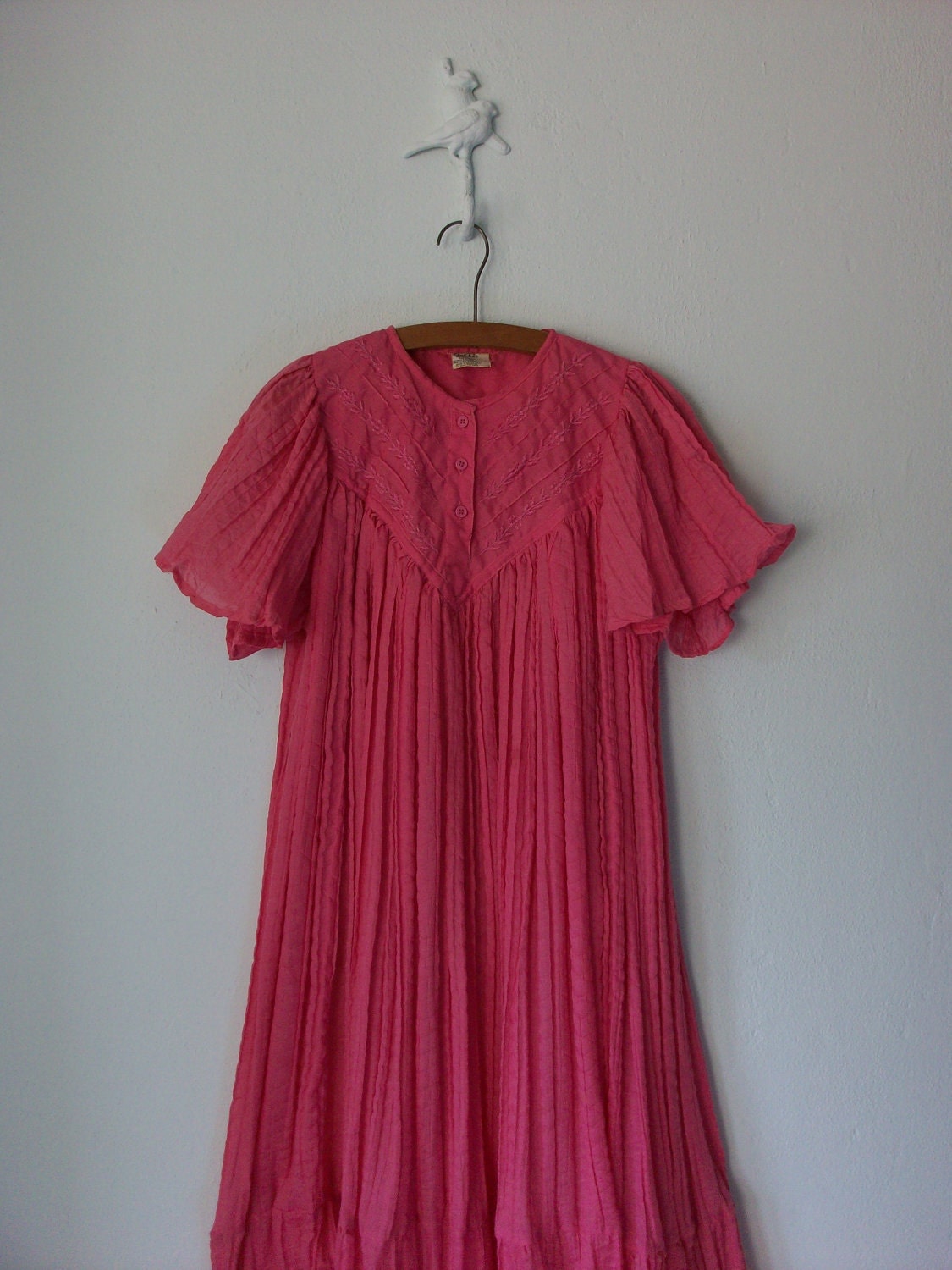 Pink Gauze Dress ... Vintage 80s Angel Sleeve Frock ... Floral Embroidered Chevron Pleats ... Small / Medium / Large