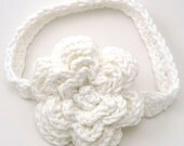 Headband with a Felicity flower clip in White