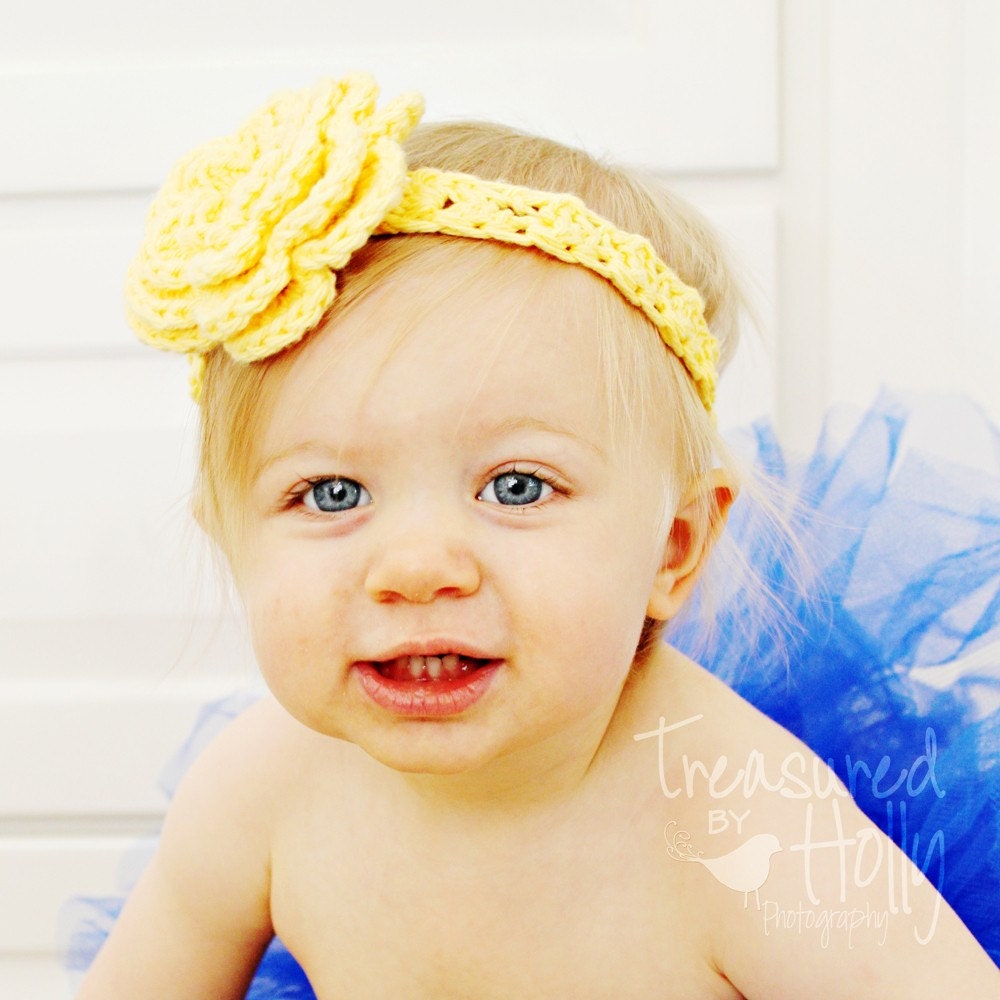 Headband with a Felicity flower clip in Yellow