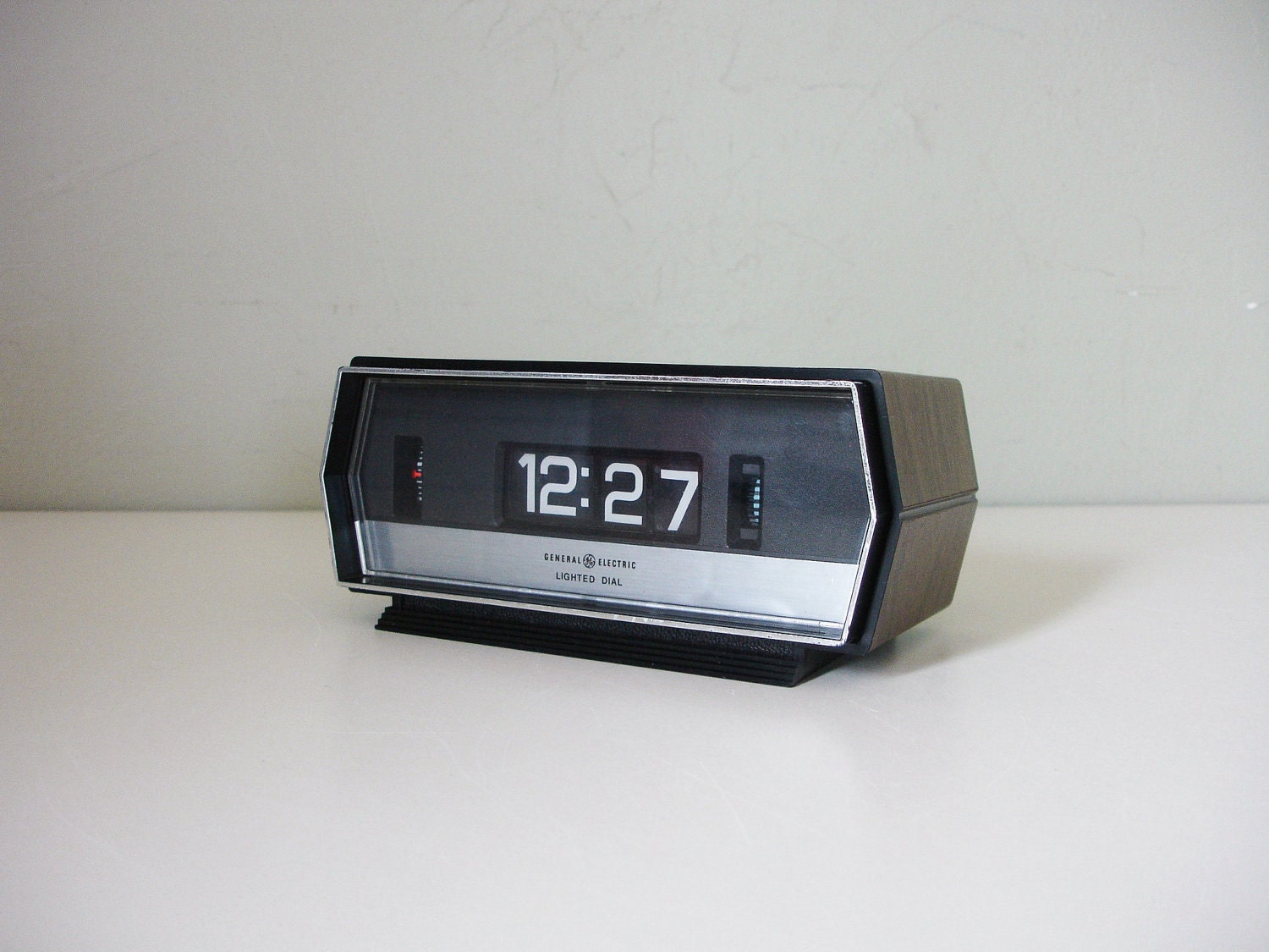 ge flip clock with alarm