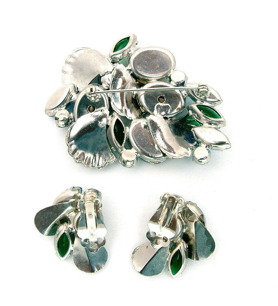Vintage Juliana Watermelon  Brooch Earrings Set With Scalloped Leaves & Carved Navettes