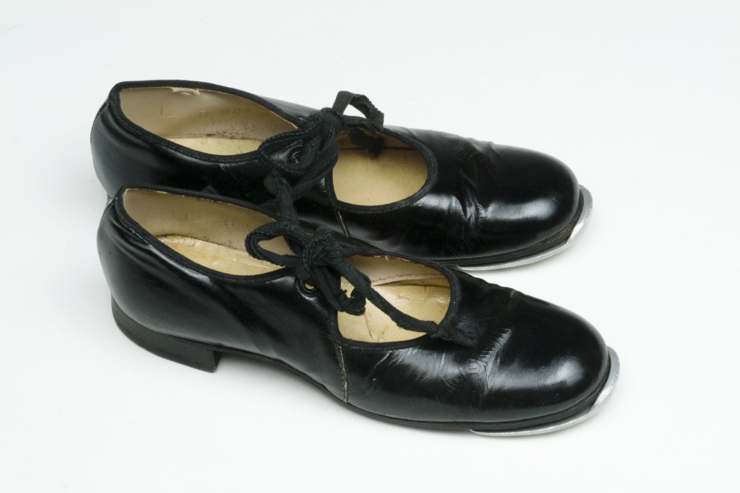 tap shoes black