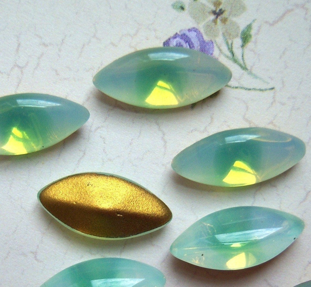 Vintage West German Sabrina Green opal 15x7mm Navette rhinestone jewel lot of (12) - SN144