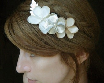 Bridal Hair Comb, Flowers Hair comb, wedding hair accessories - pearl gold, creme and ivory color flowers and pearl