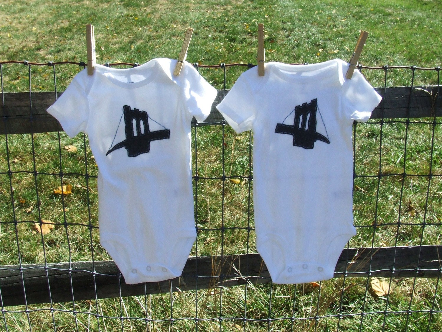 Brooklyn Bridge TWIN Onesies Set , Great Shower gift for TWINS or siblings
