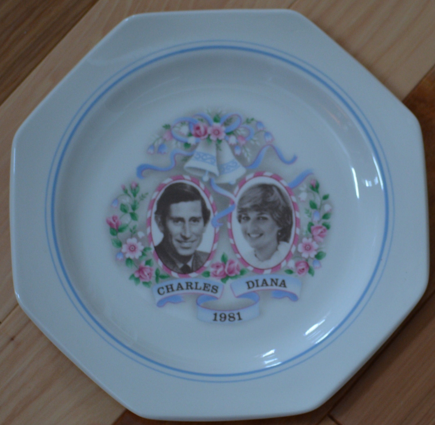 Vintage Prince Charles and Lady Diana Collectible Souvenir Royal Wedding Plate 1981